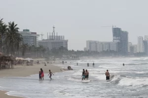 Renace Revolcadero: turistas regresan a Acapulco y reactivan economía local